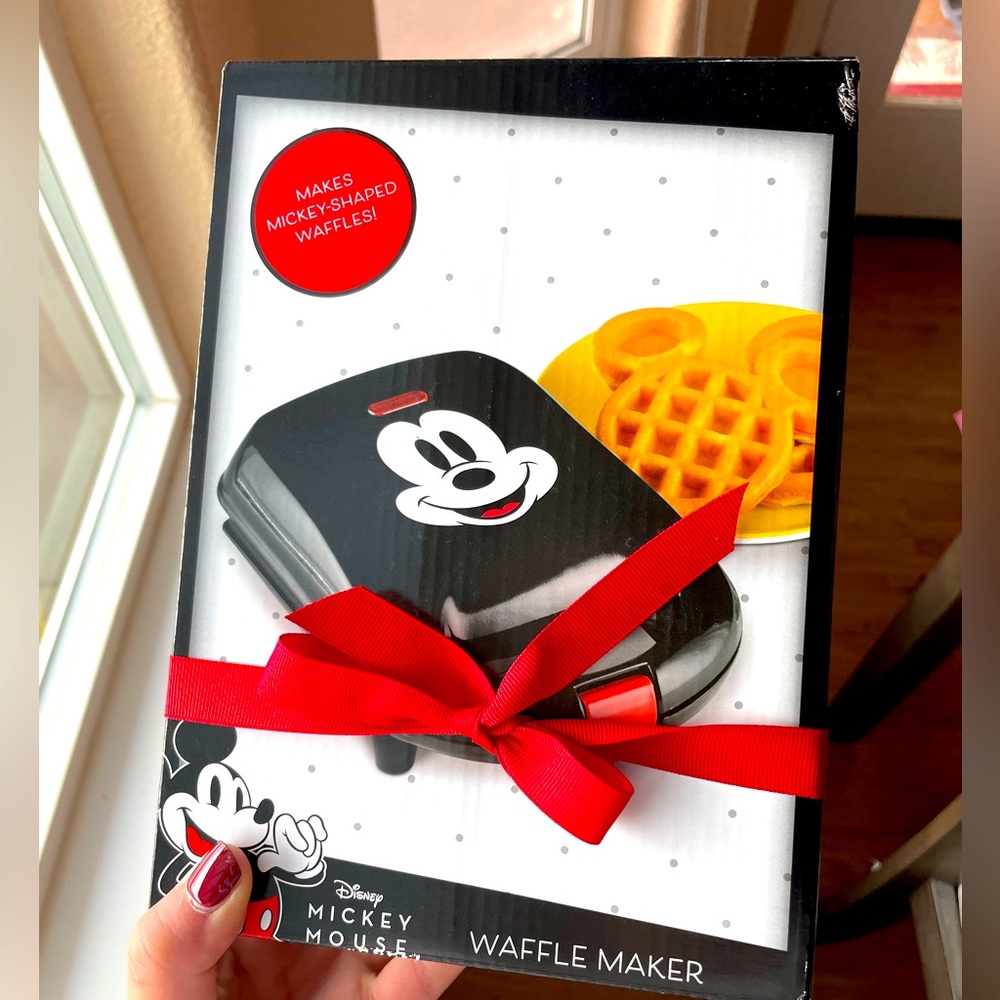 NWT Disney Mickey Mouse waffle 🧇 maker non stick